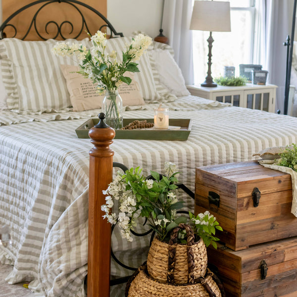Ruffled Neutral Stripe Quilt – Cottage King